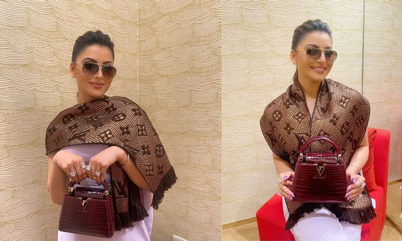 उर्वशी रौतेला ने LV ब्रांड के 7 लाख रुपए के लुक से किया प्रदर्शन जो कर रहा है हमे अभिनेत्री की सुंदरता पे मदहोश