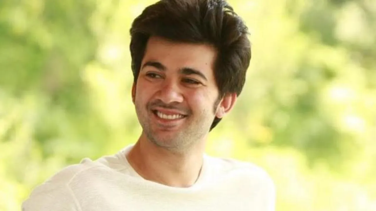 सनी देओल के बेटे करण देओल ने अपनी माँ पूजा और अपने भाई संग शेयर की फोटो