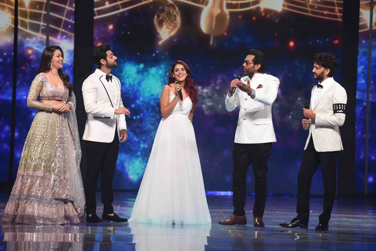 इंडियन प्रो म्यूज़िक लीग के ग्रैंड फिनाले में बॉबी देओल, रितेश और जेनेलिया ने अपनी जोरदार परफॉर्मेंस से मंच पर बांधा समां