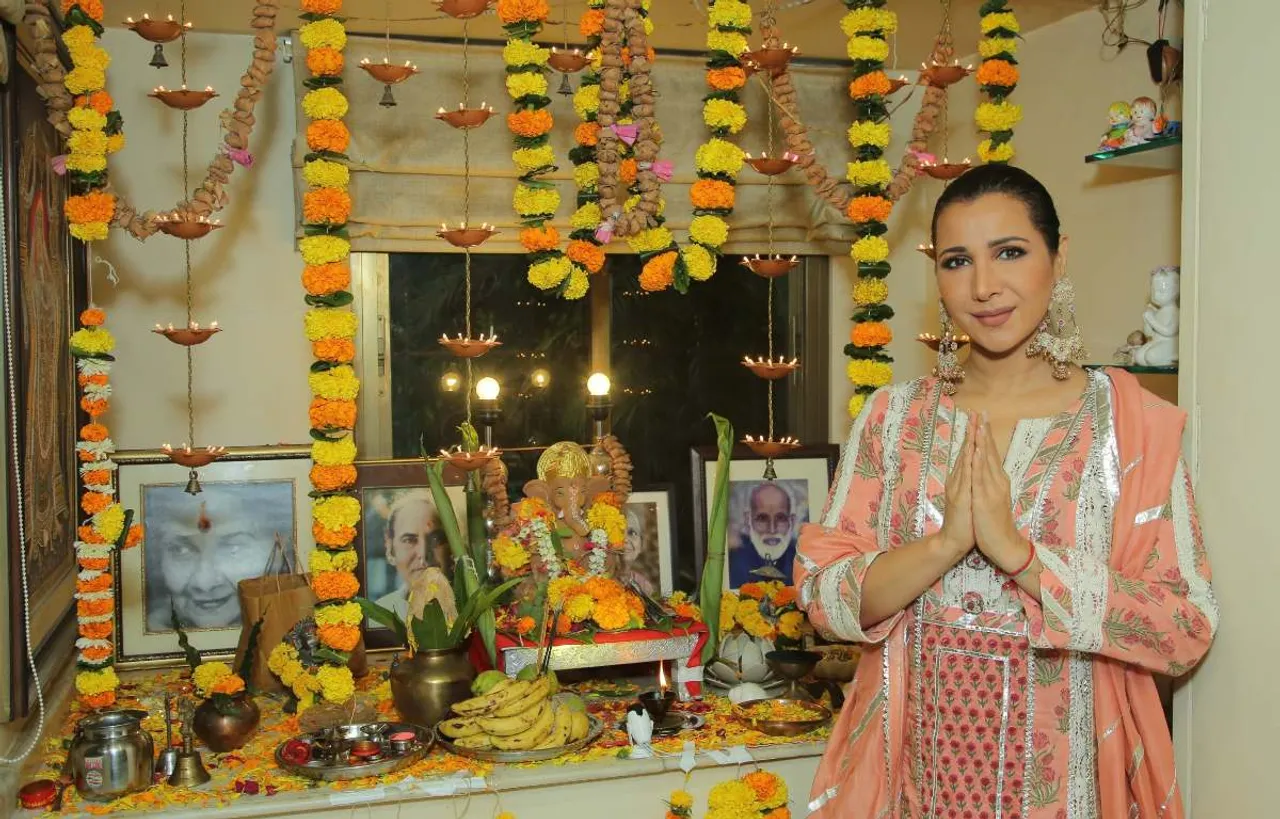 रितु शिवपुरी ने किया घर पर गणपति का स्वागत