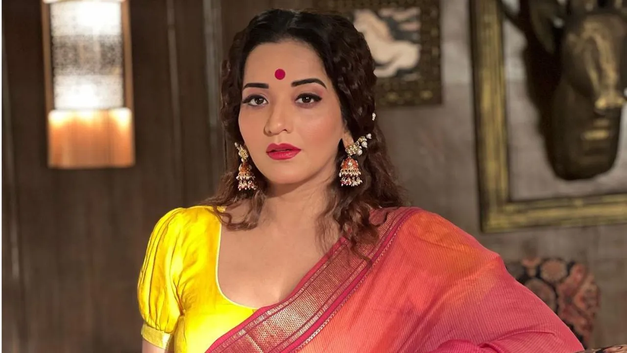 Monalisa Latest Photos: मोनालिसा की इन अदाओं ने चुराया दर्शकों का दिल