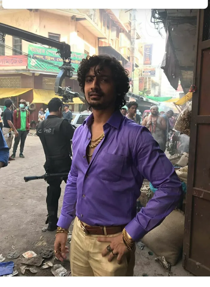फर्स्ट लुक: प्रियांशु पेन्युली ने क्रिस हेम्सवर्थ स्टारर एक्सट्रैक्शन के लिए धारण किया माफिया लुक