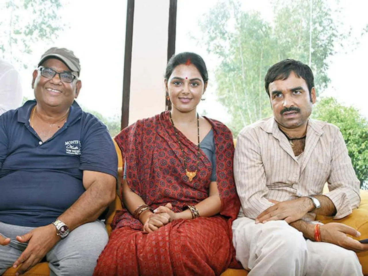 कागज़: जब वो अपने घर पहुँचा तो उसकी तेहरवीं हो चुकी थी