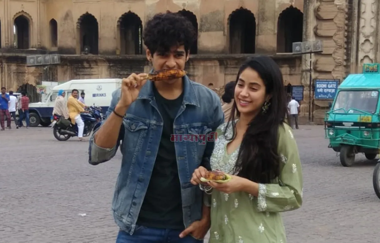 लखनऊ के रूमी दरवाज़ा चौक की सैर करने रिक्शे पर निकल पड़े ईशान और जाह्नवी