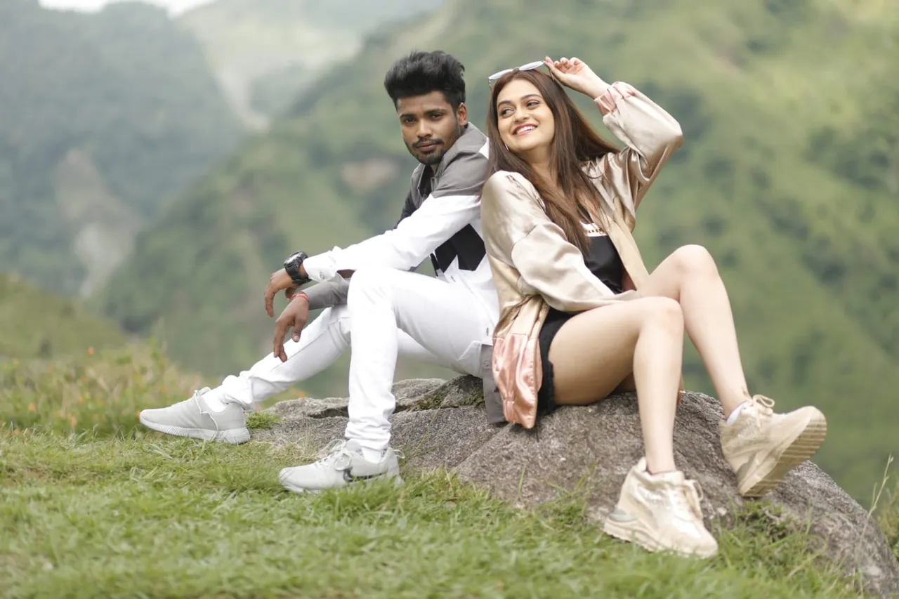 VYRL हरियाणवी ने 2022 का अपना पहला गीत 'दिल लुटडा' जारी किया जिसमें वैष्णवी राव अभिनीत सुमित गोस्वामी प्रस्तुत कर रहे हैं
