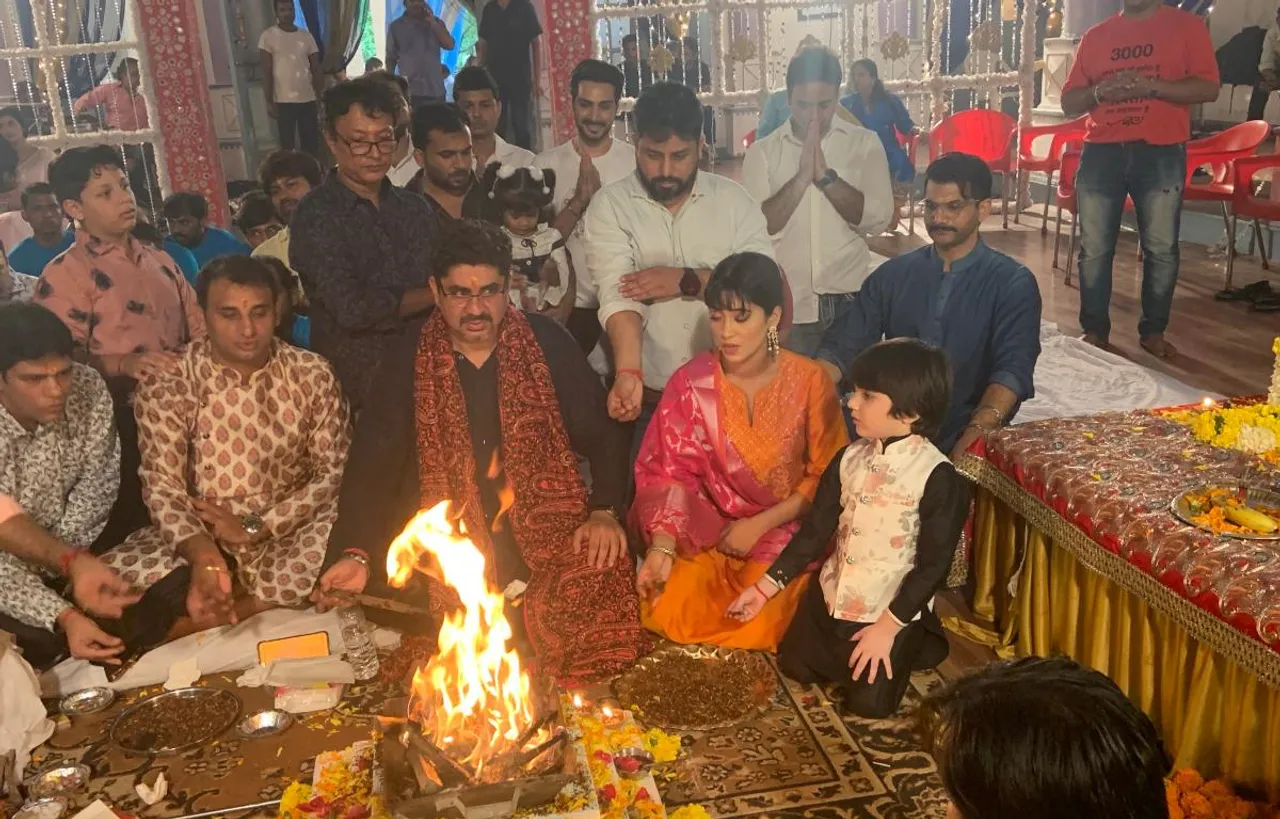Photos: ‘ये रिश्ता क्या कहलाता है’ ने पूरे किए 3000 एपिसोड्स, पूरी टीम ने साथ मिलकर किया हवन