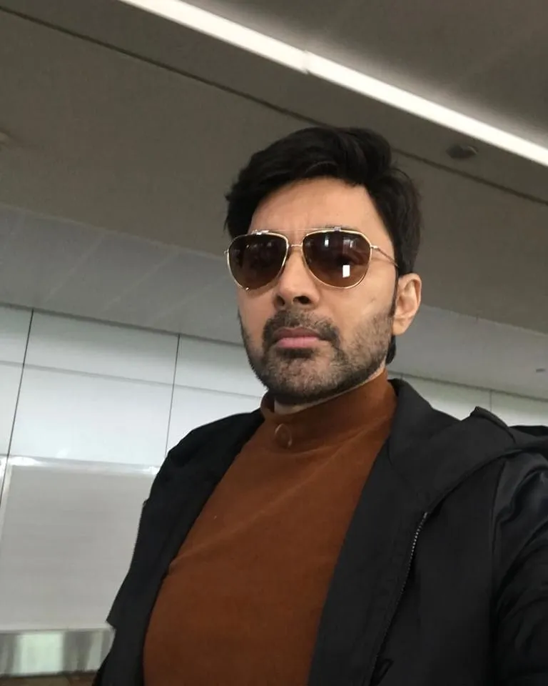 लॉकडाउन के चलते अपने नए अपार्टमेंट में शिफ्ट हुए अभिनेता करन आनंद को करना पड़ा कई दिक्कतों का सामना।
