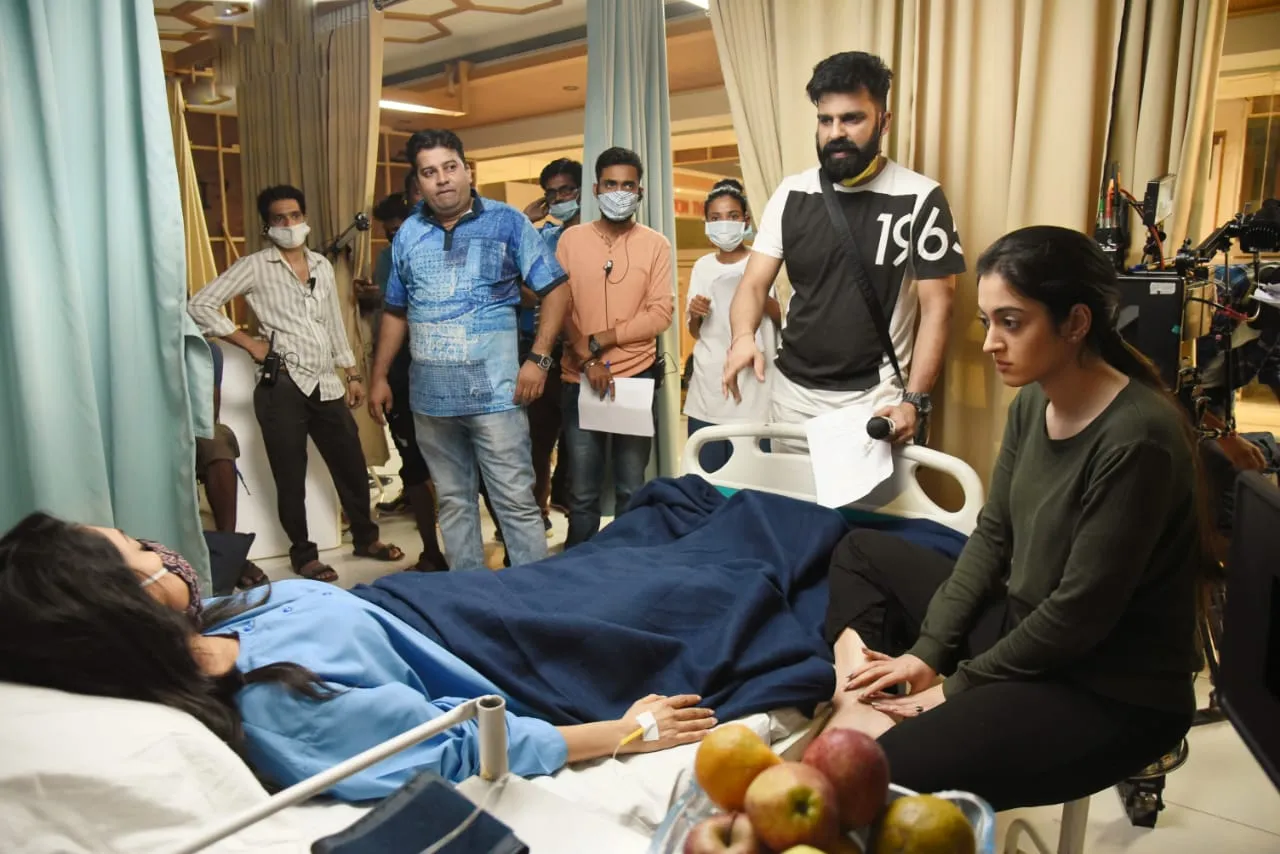 डायरेक्टर कुशाल ज़वेरी ने कहा, "टीवी डायरेक्टर को फिल्म या वेब सीरीज मिलना बहुत कठिन है".