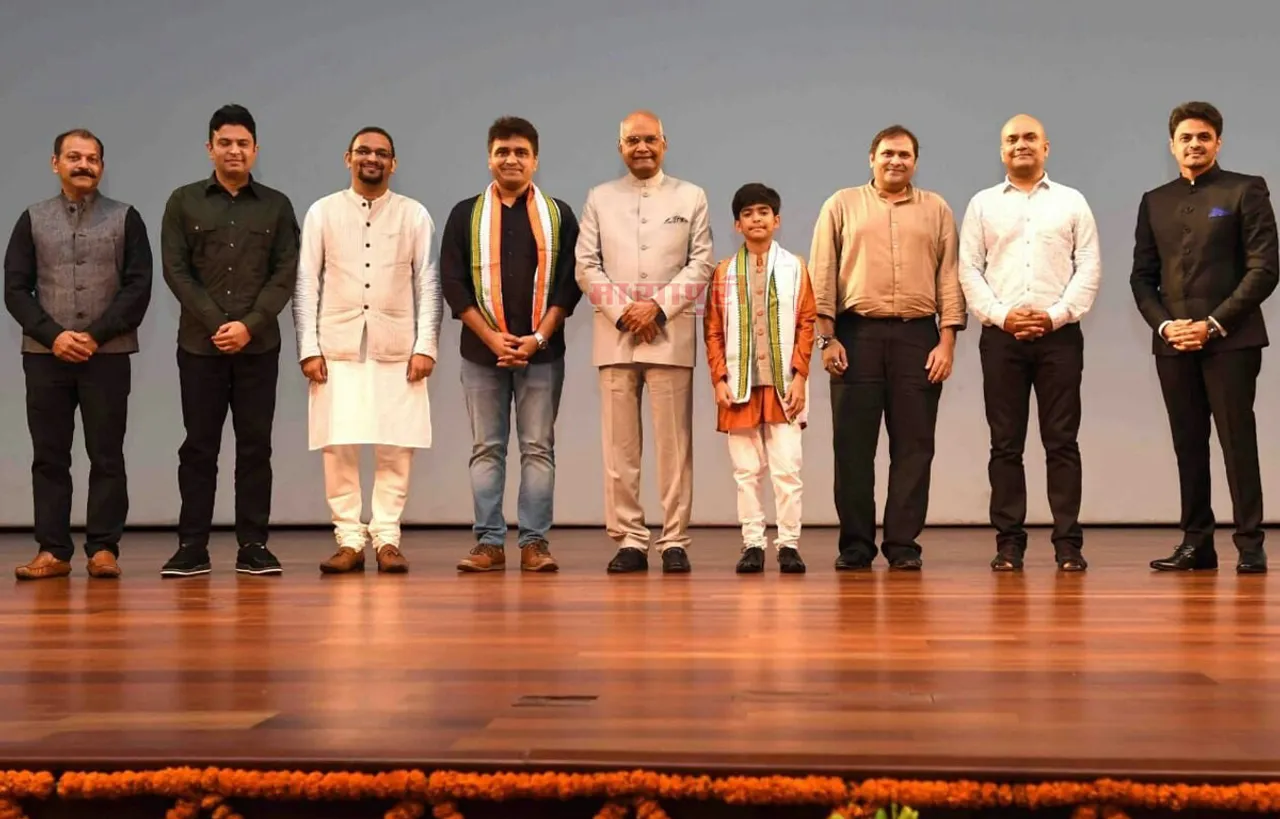 पीएम मोदी के जीवन पर आधारित फिल्म की 'चलो जीतें है' स्क्रीनिंग में मौजूद रहे राष्ट्रपति-उपराष्ट्रपति
