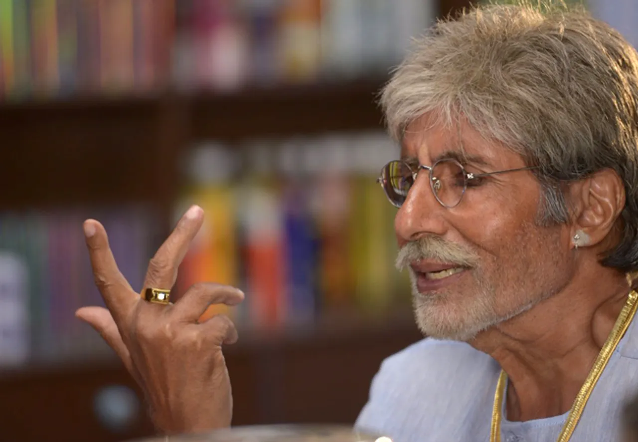 फेसबुक पेज न खुलने पर अमिताभ बने शायर...ट्वीट की ये शायरी