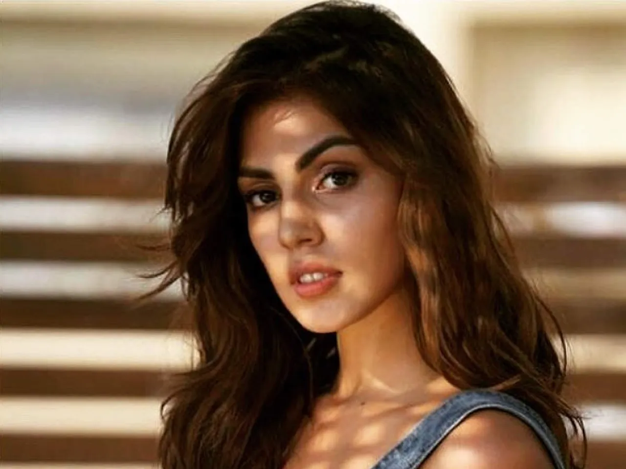 Rhea Chakraborty के माता-पिता हुए अपने ही घर से बेघर!