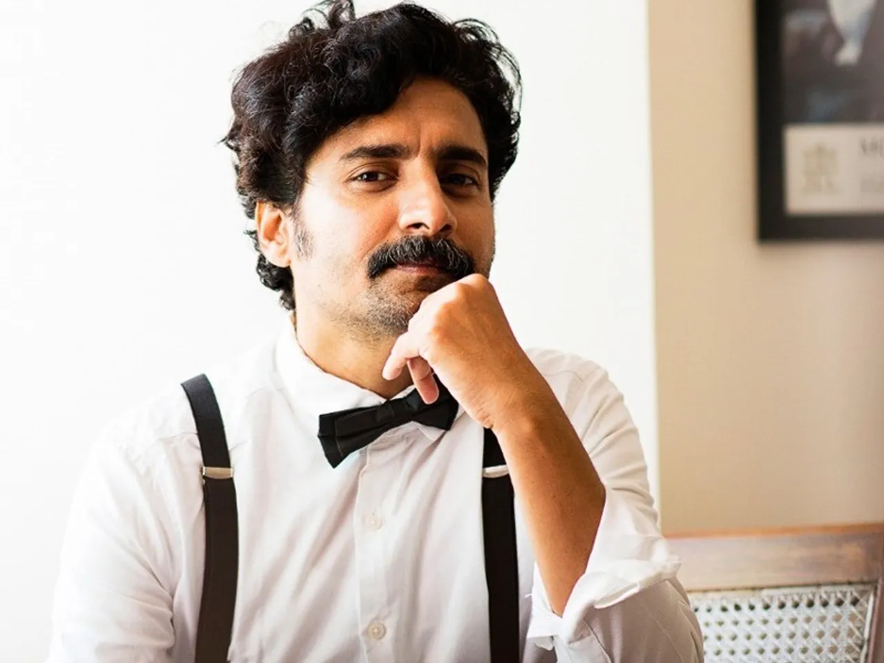 चन्दन रॉय सान्याल ने पूरी सावधानी को बरतते हुए बनारस में  फिल्म वो तीन दिन की शूटिंग शुरू की।