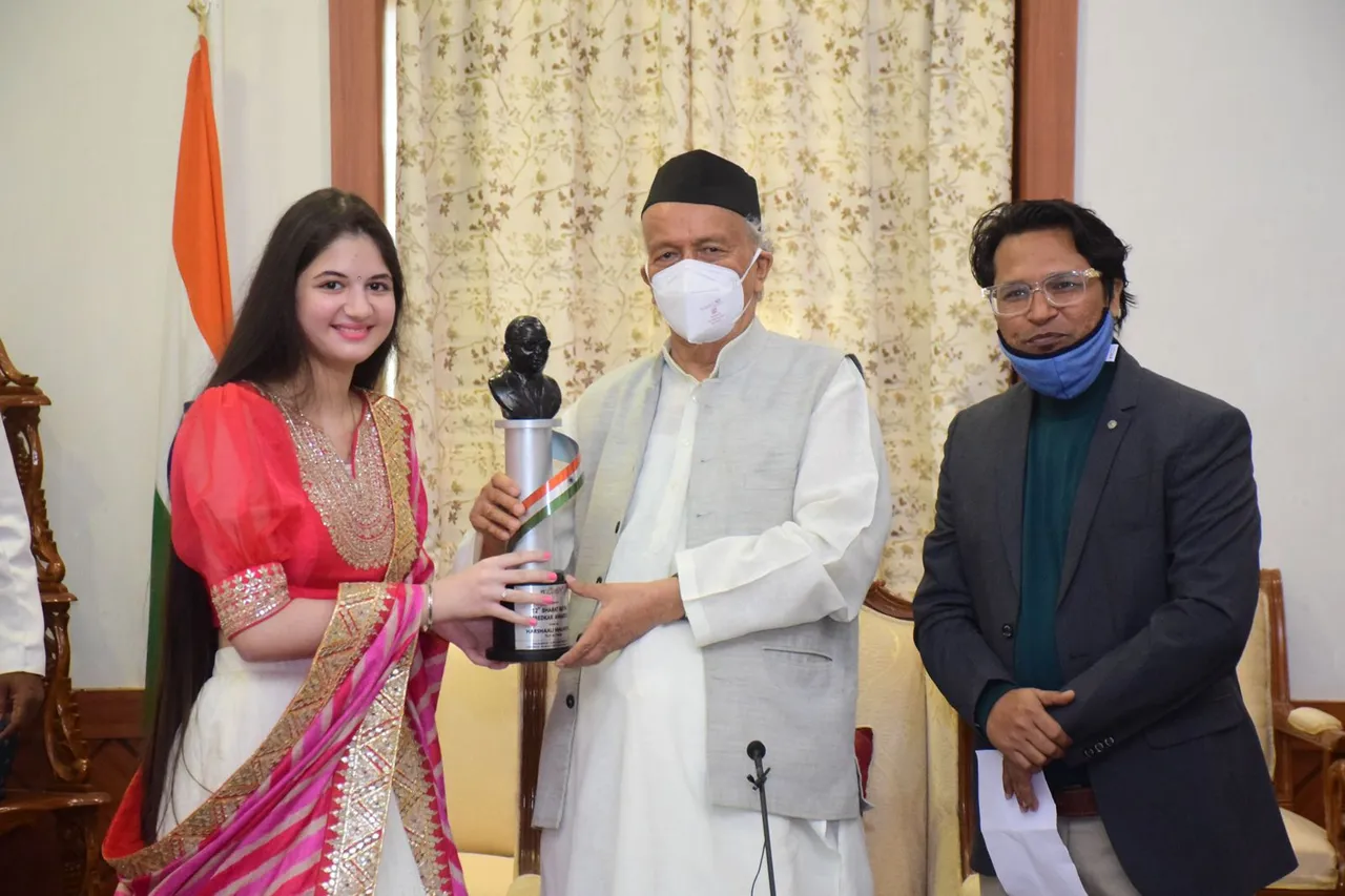 अभिनेत्री हर्षाली मल्होत्रा को महाराष्ट्र के राज्यपाल ने किया भारतरत्न डॉ. अम्बेडकर अवार्ड से सम्मानित किया गया