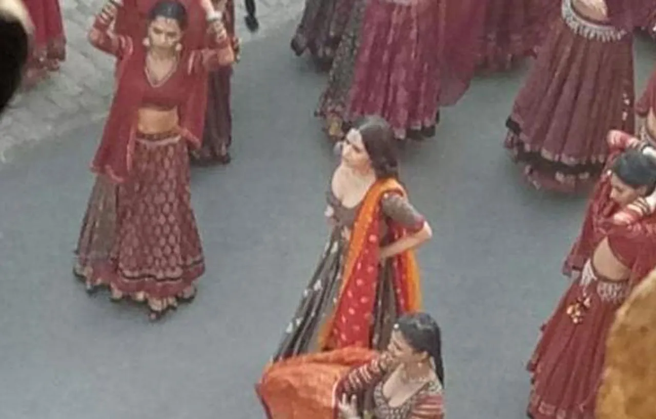 VIDEO: ‘कलंक’ के सेट से लीक हुआ डांस वीडियो, कुछ इस अंदाज़ में नज़र आईं आलिया