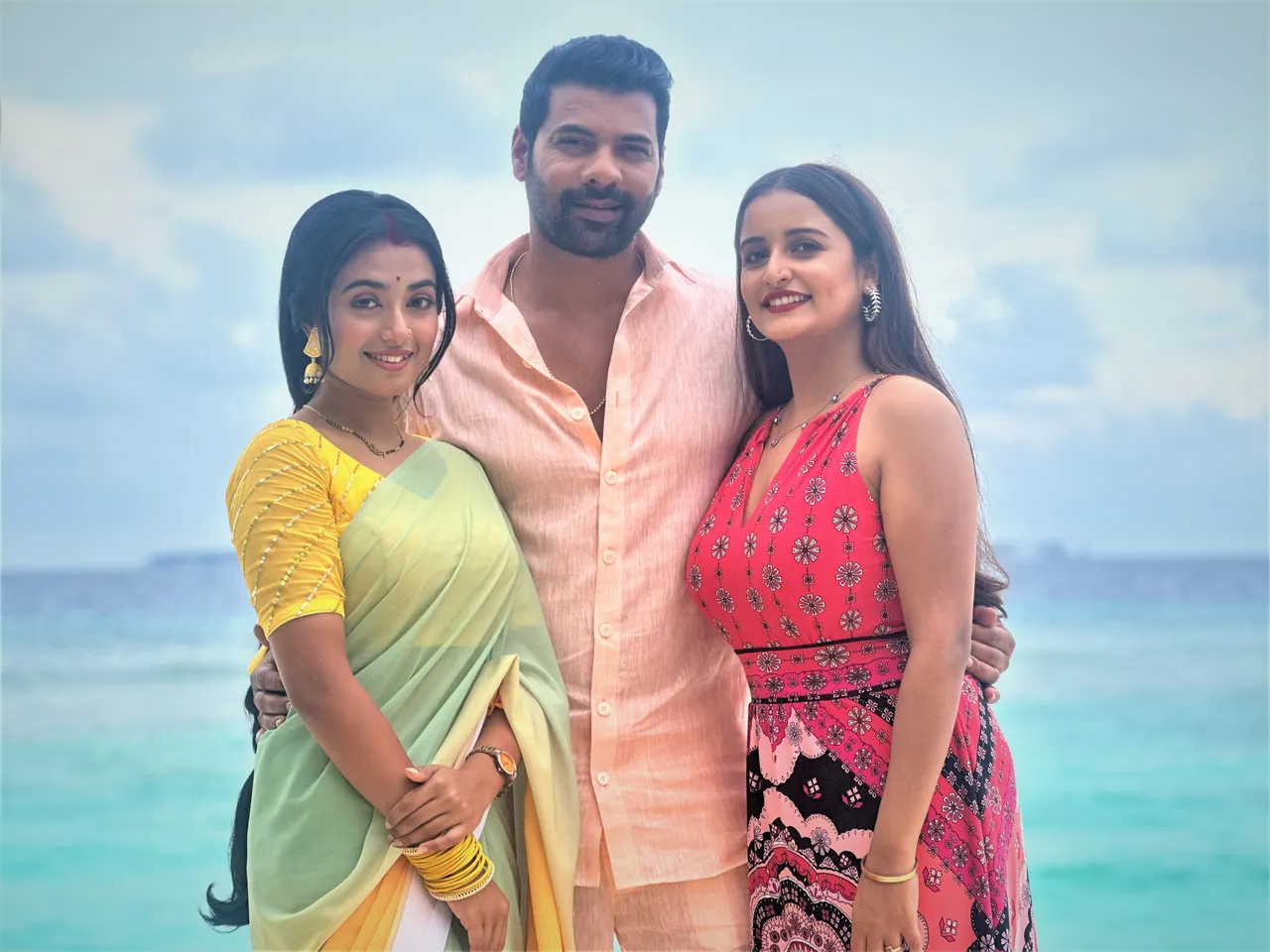 Pyaar Ka Pehla Naam Radha Mohan: मालदीव के मस्त नज़ारों में अपने शो की शूटिंग कर रहे हैं Shabir Ahluwalia, Neeharika Roy और Sambhabana Mohanty 