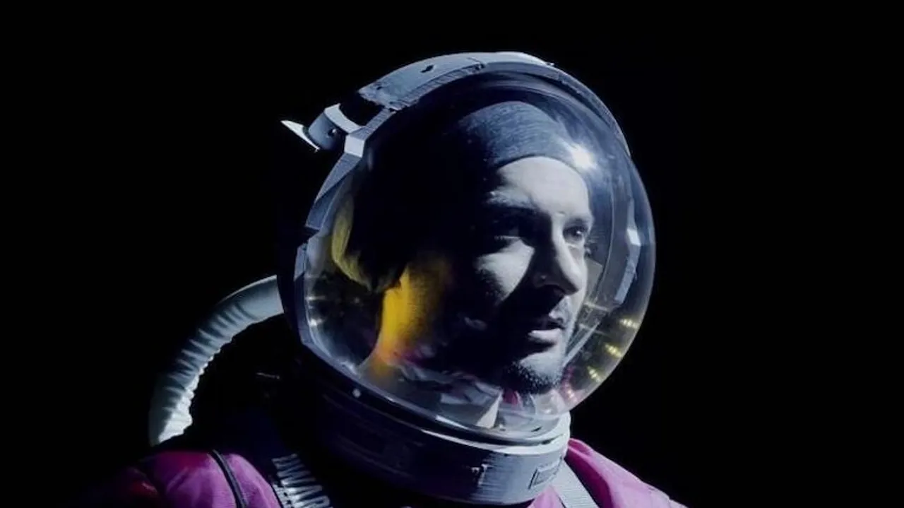 Ali Fazal स्टारर साइंस-फिक्शन शॉर्ट The Astronaut And His Parrot को टिम कुक से मिली वाहवाही