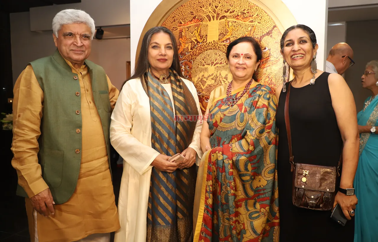 मुंबई की टाओ आर्ट गैलरी में शामिल जावेद अख्तर और शबाना आज़मी
