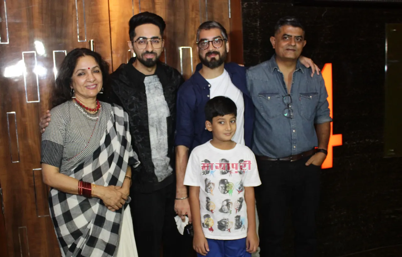 फिल्म बधाई हो का ऑडियंस रिएक्शन देखने पीवीआर सिटी मॉल पहुंची बधाई हो की कास्ट