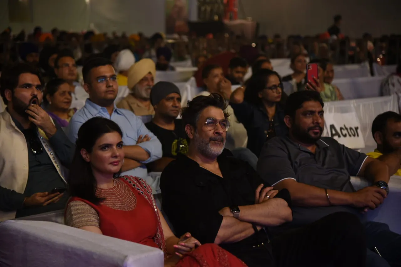 निर्वैर प्रोडक्शंस ने वैल्यू ऑफ स्माइल फाउंडेशन, अकाल ज्योत सेवक जत्था और चरडी कला स्पोर्ट्स एंड सोशल एसोसिएशन के साथ मिलकर धूमधाम से “आया वैसाखी मेला” समारोह का आयोजन किया