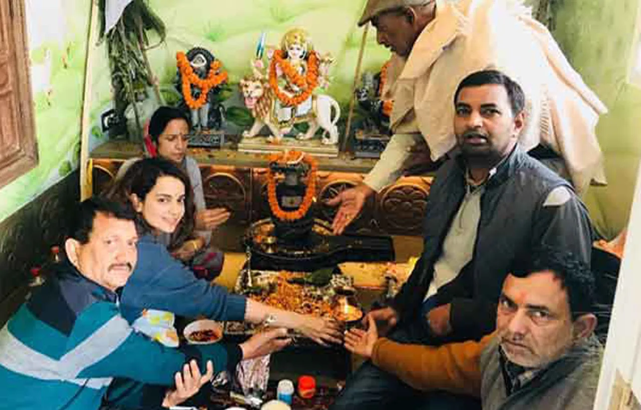 कंगना ने अपने परिवार के साथ नए घर में किया गृहप्रवेश