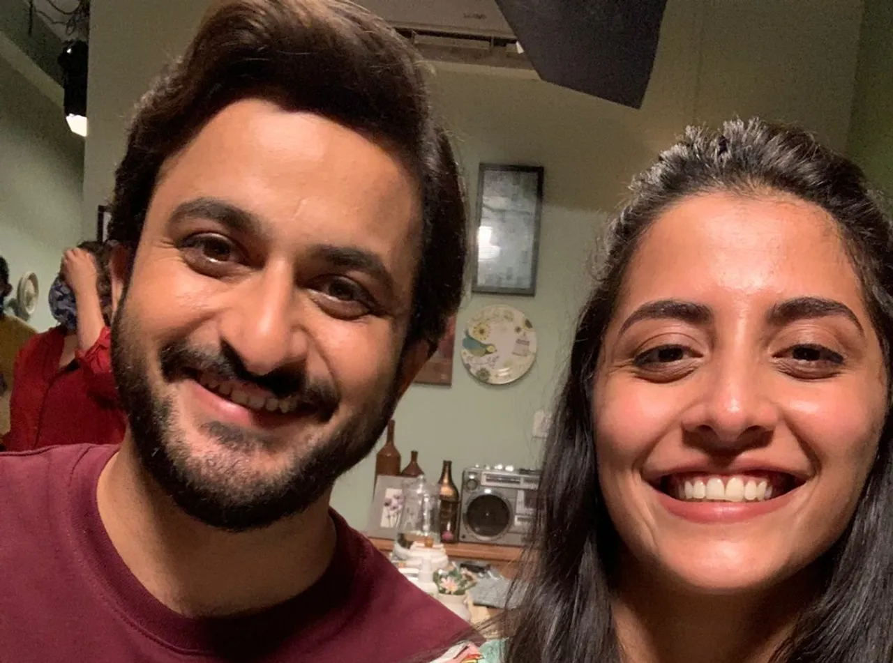 व्हाट्स द फोल्क्स की अभिनेत्री अनुला नवलेकर कहती हैं, "वीर और मैं दोस्ती के शुद्धतम रूप को साझा करते हैं।"