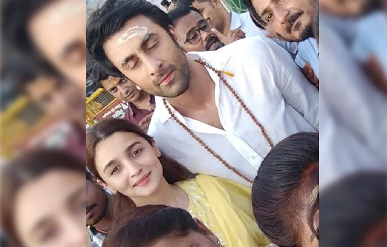 काशी विश्वनाथ मंदिर में एक साथ दर्शन करने पहुंचे आलिया भट्ट और रणबीर कपूर