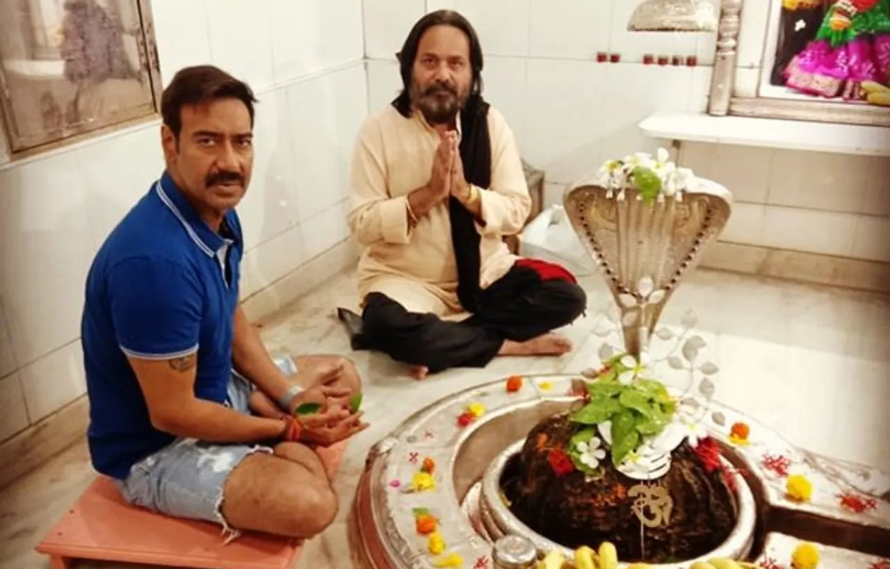 Photo: भोले बाबा के दर्शन करने मंदिर पहुंचे अजय देवगन, कपड़ों की वजह से लोगों ने किया ट्रोल