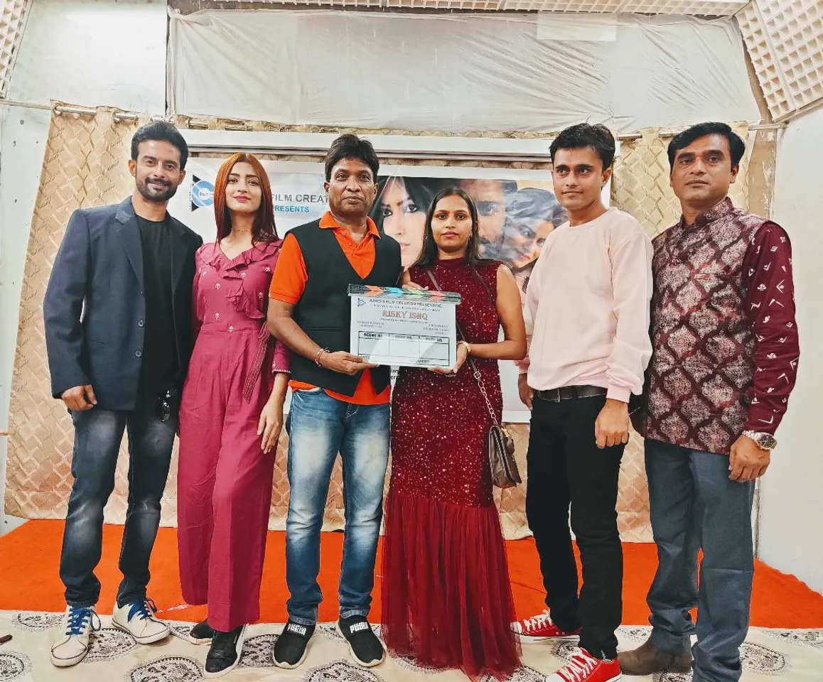 कॉमेडियन सुनील पाल के हाथों निर्मात्री प्रीति अभिषेक झा की वेब सीरीज रिस्की इश्क का मुहूर्त