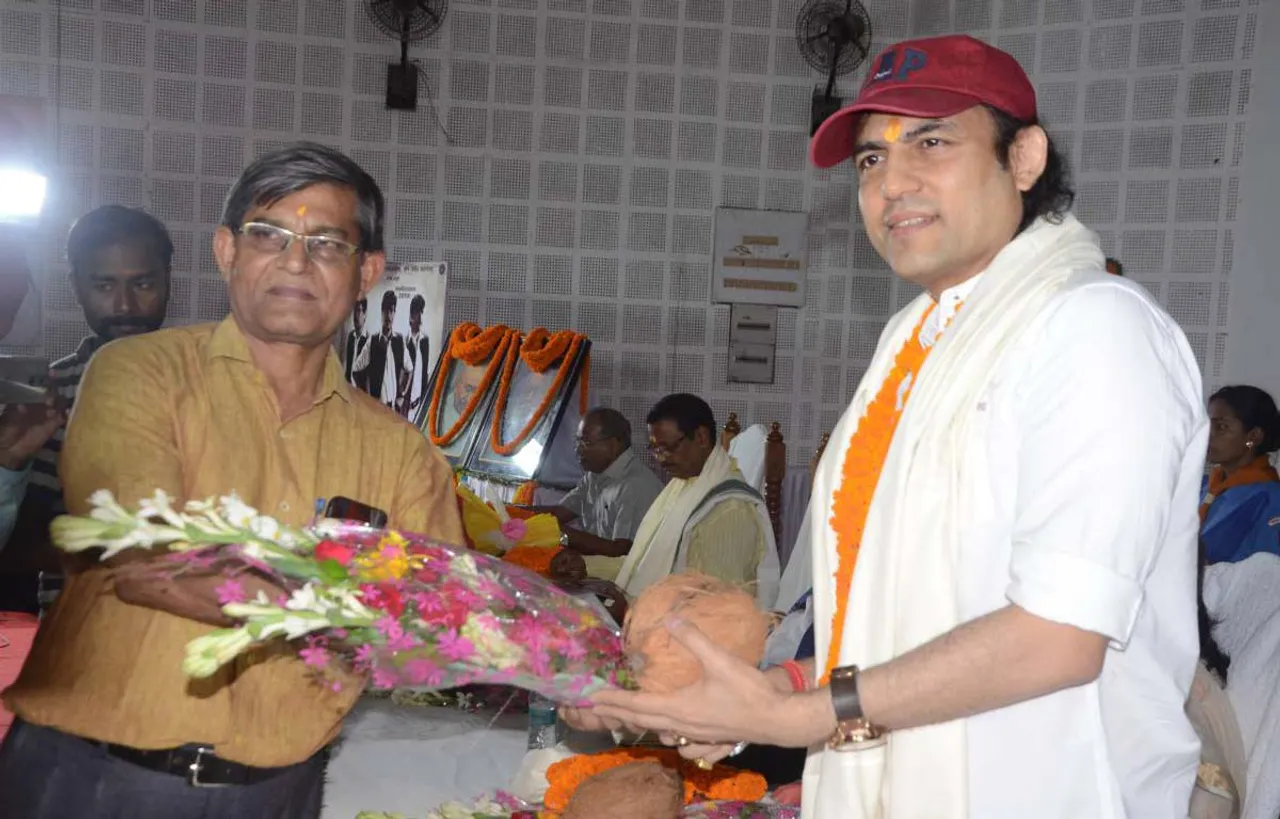 फिल्म निर्माता आजाद को सांस्कृतिक-कलात्मक सेवा के उत्थान और प्रगति में योगदान के लिए सम्मानित किया गया