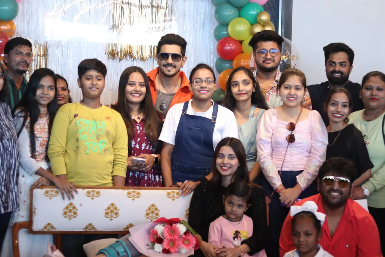 Pandya Store के प्रमुख कंवर ढिल्लों ने प्रशंसकों के लिए मुंबई में शाही लंच 'Meet & Greet' रखा