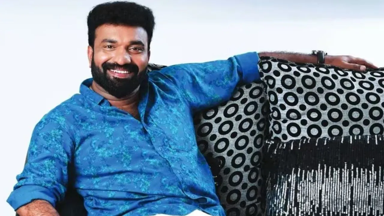 malayalam movies actor kottayam nazeer was admitted to the hospital due to chest pain 