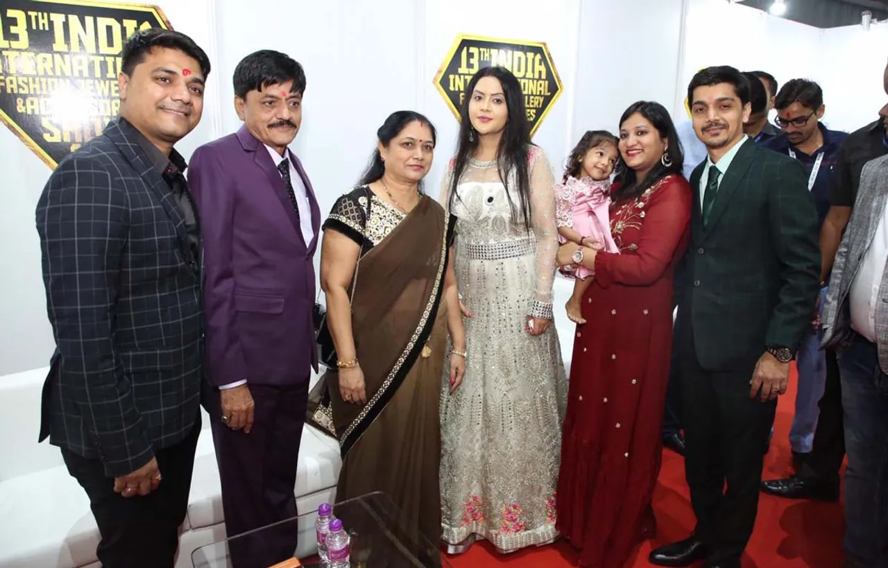 मुंबई में श्रीमती अमृता फडणवीस द्वारा IIFJAS के 13 वें संस्करण का उद्घाटन किया गया