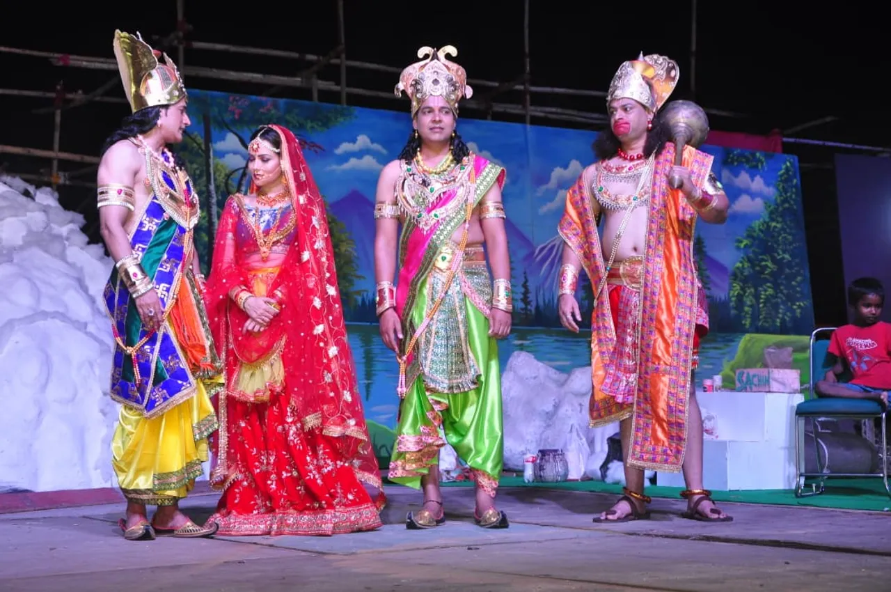 लव कुश रामलीला में फिल्म स्टारों के अलावा 5 केंद्रीय मंत्री भी अभिनय कर रहे हैं