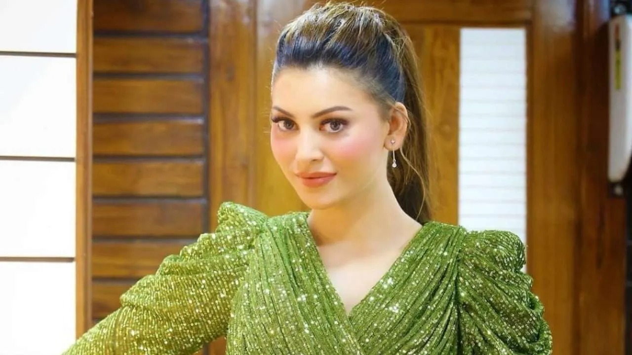 एक्ट्रेस उर्वशी रौतेला ने शेयर किया जबरदस्त वीडियो, बोल्ड अवतार में कमाल की लग रही है उर्वशी