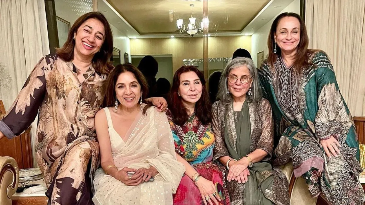 Zeenat Aman was seen posing with Neena Gupta, Soni Razdan see pics