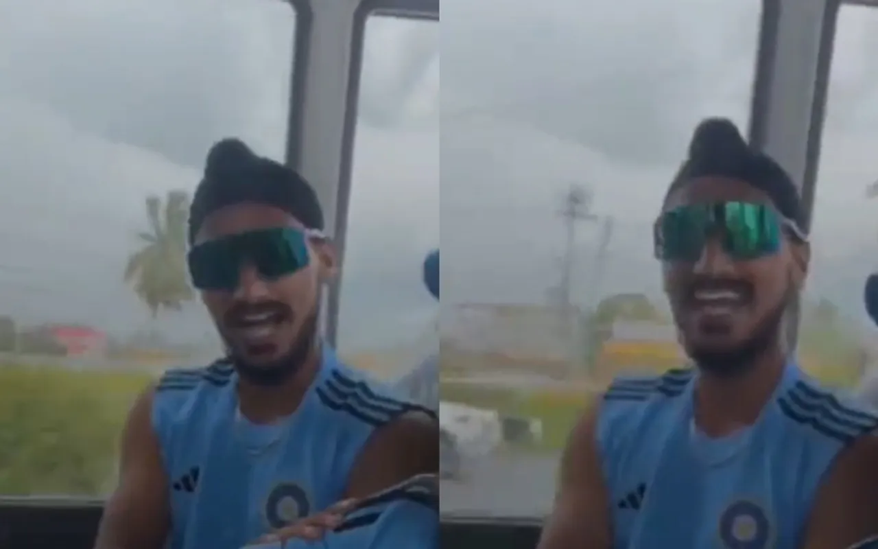 'Bunch of jokers, yeh humare legends ko replace karenge?' - Fans brutally troll Arshdeep Singh for his social media antics