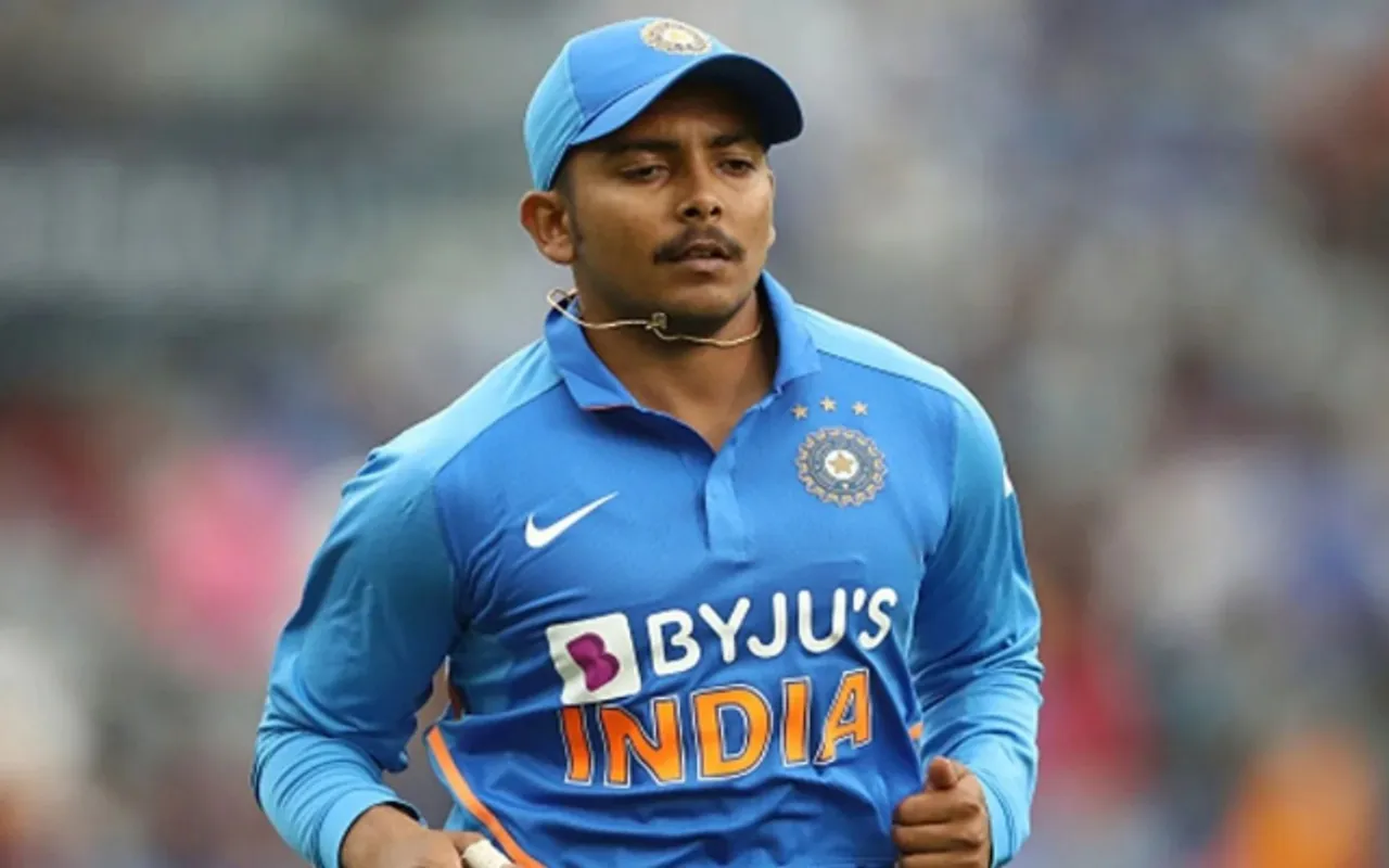 'Isko bhi life main Dhoni ki talash hai' - Fans react to Prithvi Shaw's 'I don't like to make friends' statement
