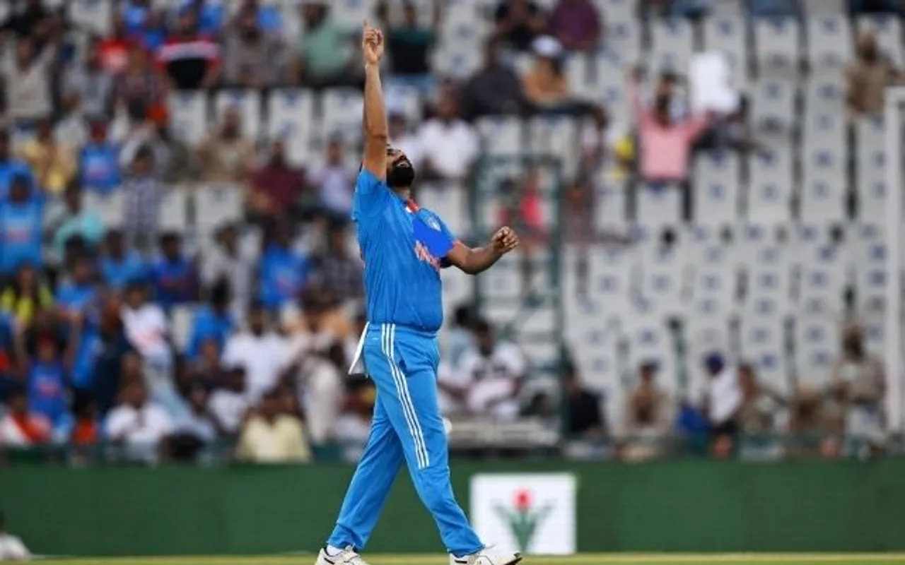 'Socho saame wali team ka kya hoga agar yeh bhi khela WC mein' - Fans praise Mohammed Shami takes a fifer against Australia in first ODI