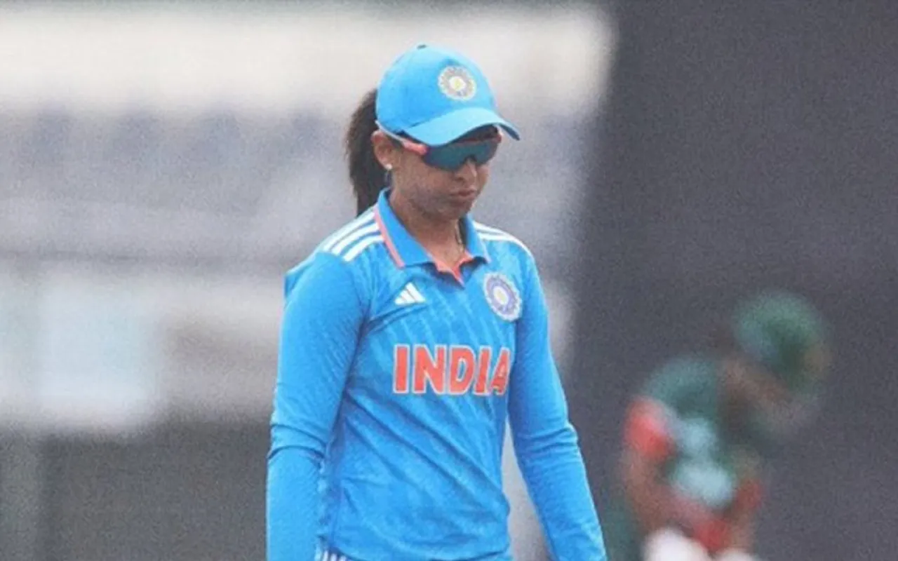 'Pad gayi tumhe kaleje ko thandak' - Fans react as Harmanpreet Kaur receives 2- match ban for 'misbehaviour' during India vs Bangladesh 3rd ODI