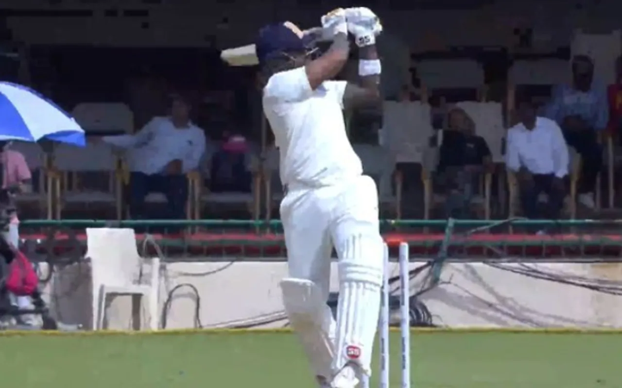 'Koi batao isko T20 nahi hai' - Fans react as Suryakumar Yadav starts off with first-ball six in Duleep Trophy final