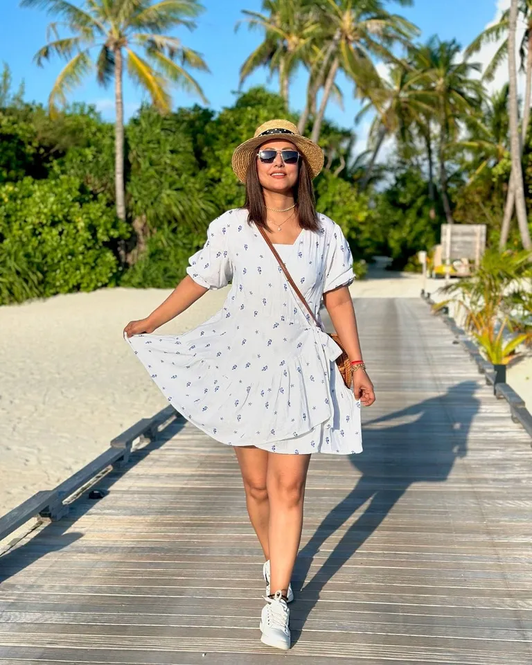 Hina Khan goes on a vacation after taking a break from her chemo session
