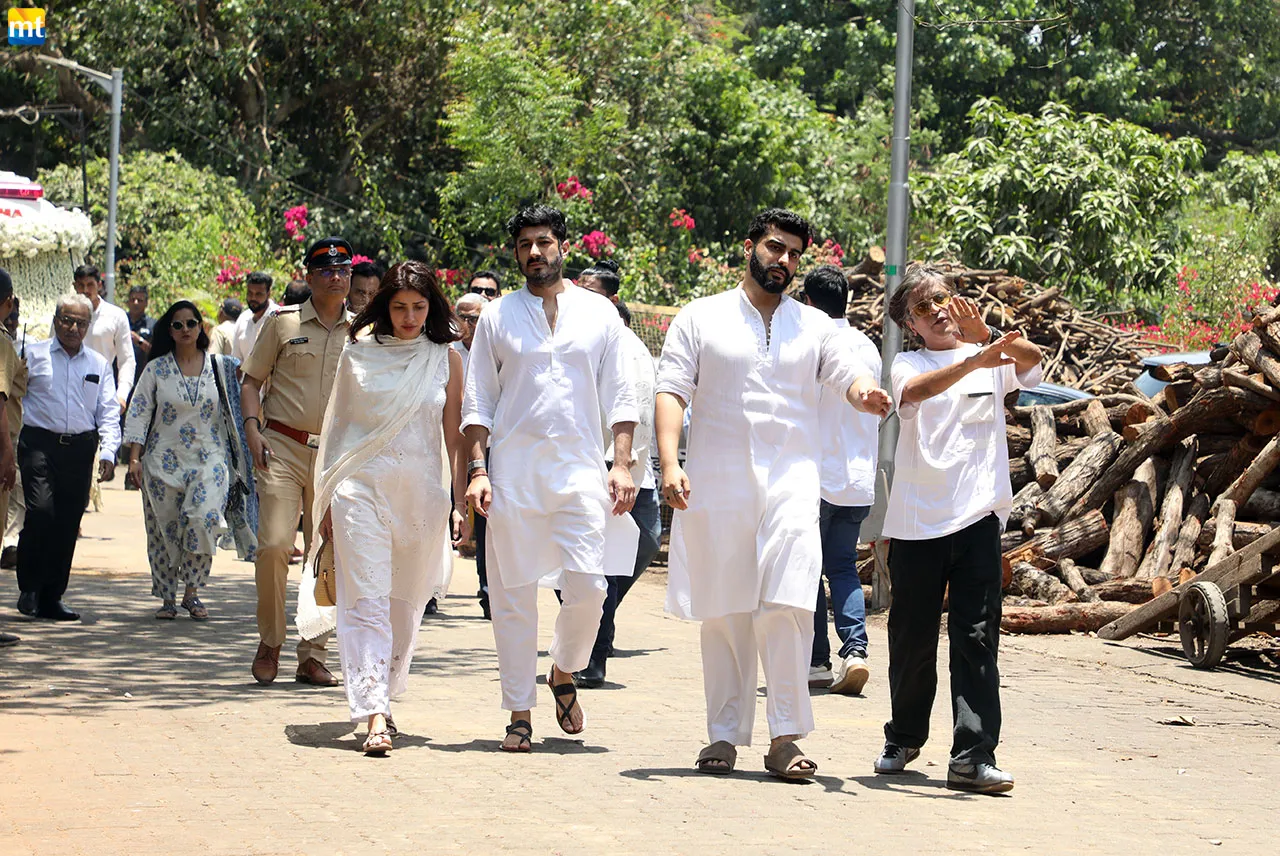 Arjun Kapoor At Nirmal Kapoor's Funeral