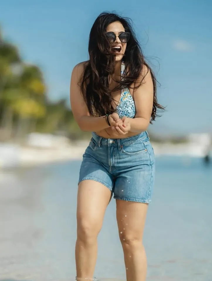 shweta-tiwari-beach-4