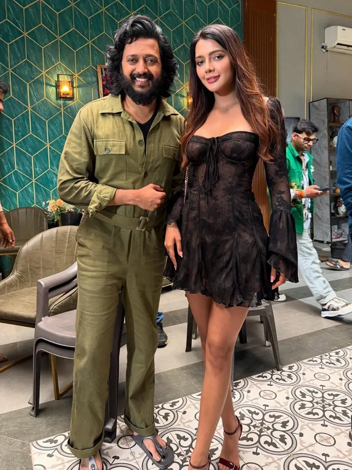 Masti 4 Wrapped Ruhi Singh Riteish Deshmukh