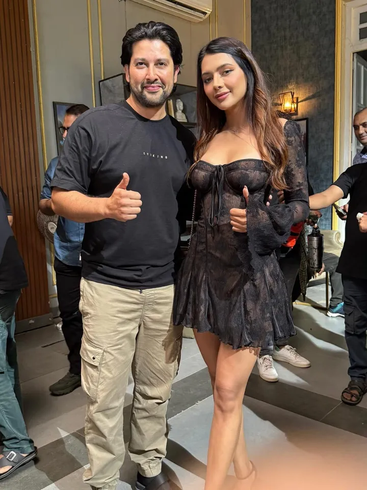 Masti 4 Wrapped Ruhi Singh Aftab Shivdasani