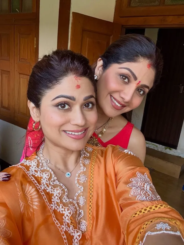 Shamita Shetty Shilpa Shetty Saptashrungi Devi