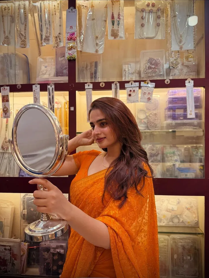 Ayesha Khan
