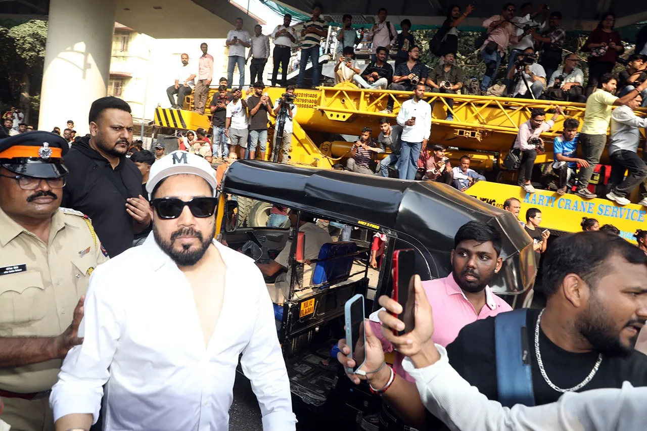 Mika Singh Dharmendra Funeral