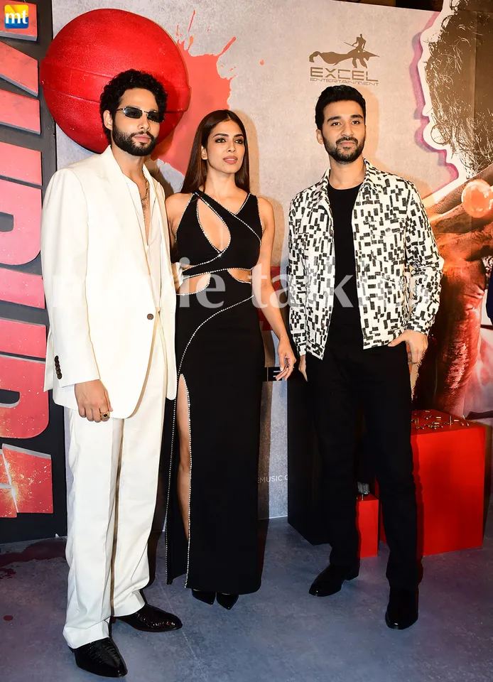 Malavika mohanan Malavika mohanan Raghav Juyal
