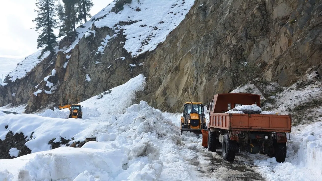 Mughal road snowfall.jpg
